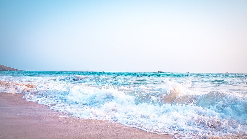 阿拉伯海日落在安朱纳海滩，北果阿