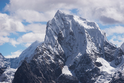 从莲若拉山口，尼泊尔喜马拉雅山脉的珠穆朗玛峰地区的Cholatse峰