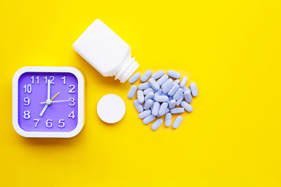 时钟上标有PrEP(暴露前预防)。用来预防艾滋病本空间
