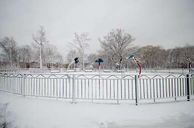 雪下游乐场