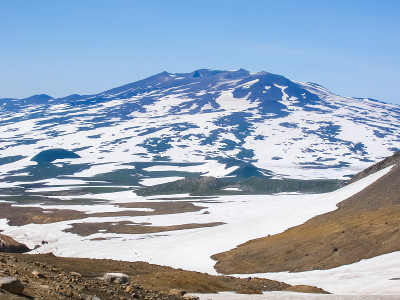 堪察加的风景，山脉和火山。
