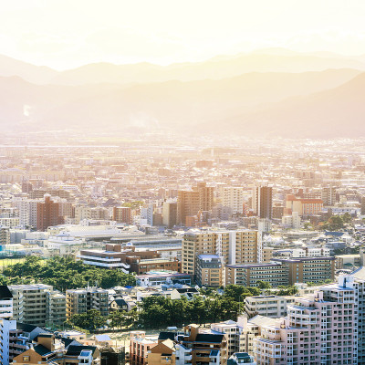 日本福冈现代城市天际线鸟瞰图