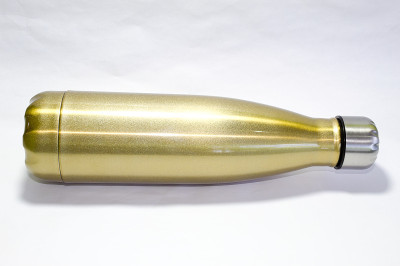 金质金属水瓶，用来装水
