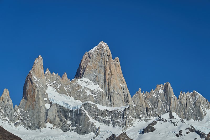 菲茨罗伊山(Mount Fitzroy)是阿根廷南部、巴塔哥尼亚(Patagonia)和南美洲的一座