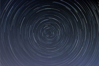 星星在夜空中划过