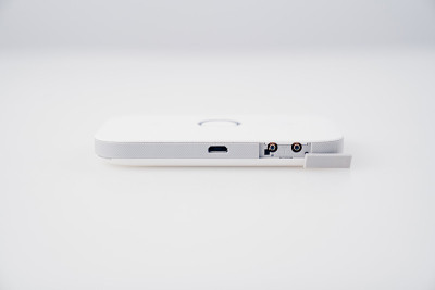 移动调制解调器中的天线连接器。设备有支持4G的SIM卡