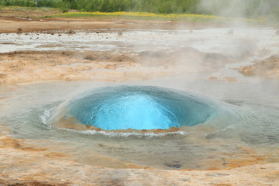 冰岛的 Strokkur Geysir