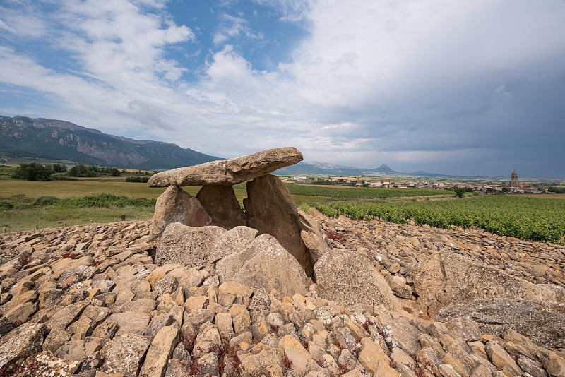 巨石Dolmen Chabola de la withicera, la Guardia，西班牙。