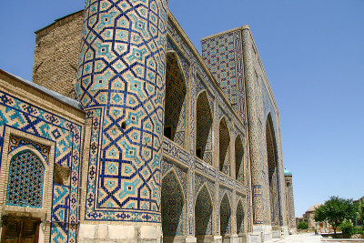 Tilya-Kori Madrasah在乌兹别克斯坦撒马尔罕的雷吉斯坦广场