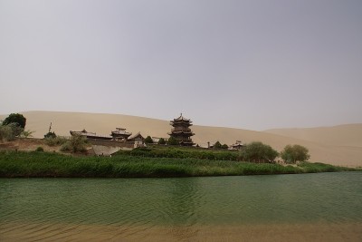 中国敦煌的歌唱沙丘和月牙湖