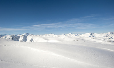 雪山的全景