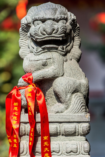 中国御狮像在玉佛寺尚