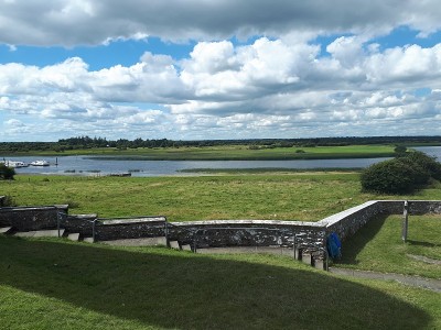Clonmacnoise墓地