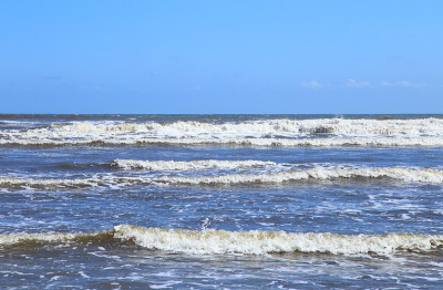 海滩上的波浪