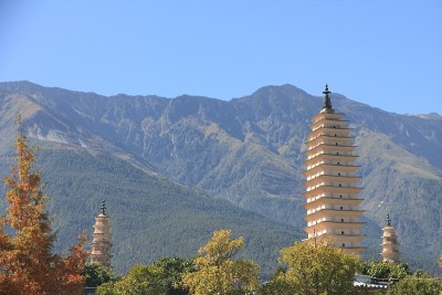 中国云南大理崇生寺的秋景