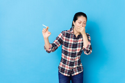 女人有吸烟习惯，生病了