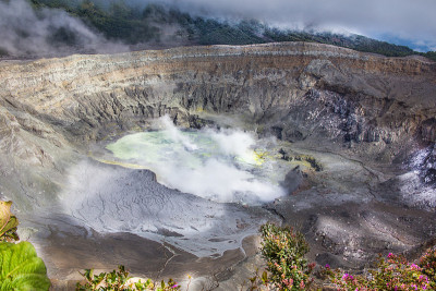 中美洲哥斯达黎加的Poas火山口。活跃的火山。
