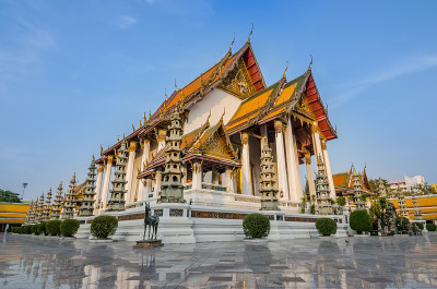 窟Suthat Thepphawararam