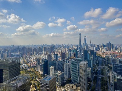 无人机俯瞰上海浦东陆家嘴