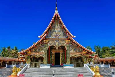 泰国王康寺地标，位于卡拉辛普罗维Khao Wong