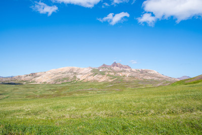 冰岛Borgarfjordur的Hvitihnjukur和Stadarfjall山