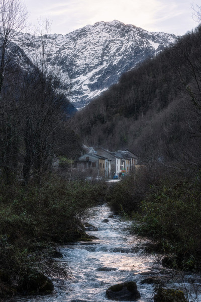 法国萨劳山村的萨拉特河