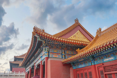 紫禁城是世界上最大的宫殿建筑群。