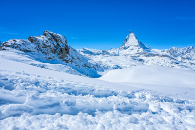 瑞士泽马特雪山马特洪峰美景尽收眼底。