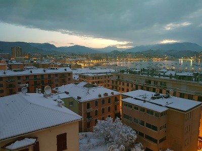 雪下的阿雅克肖