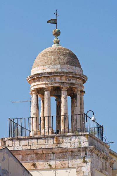 钟楼。Conversano。普利亚区。意大利。