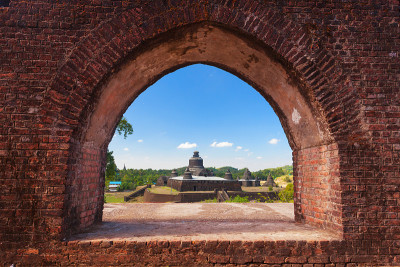 Htukkant Thein寺庙的窗户。