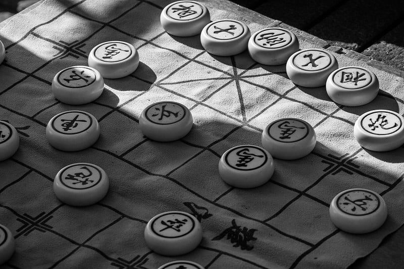 晚会游戏，中国象棋象棋，圆形的棋盘上的方块。