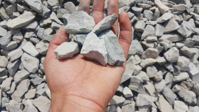 聚集在近距离。