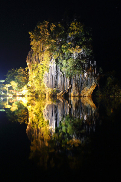 岩石在水