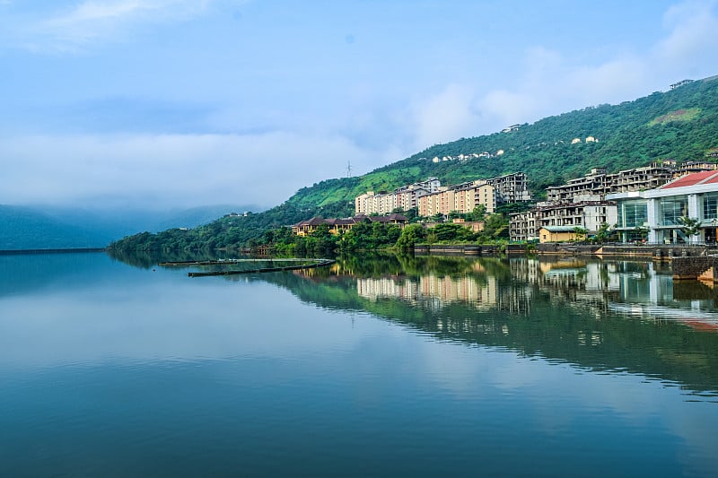 印度浦那美丽的拉瓦萨市湖景