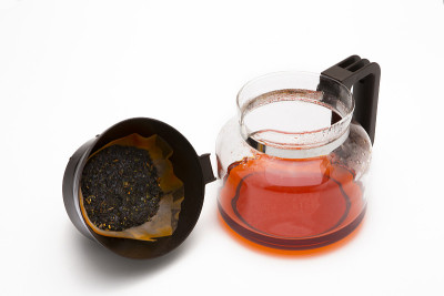 一杯茶，白色背景上的茶壶。
