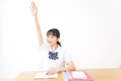 年轻女人学习