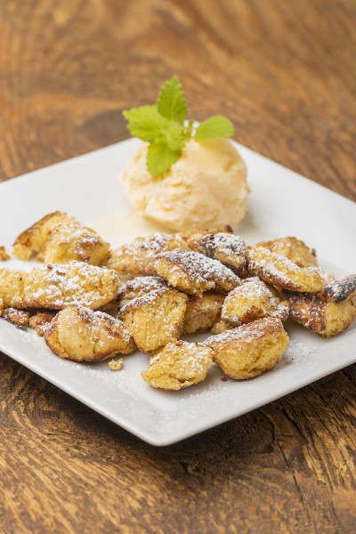 奥地利kaiserschmarrn深色木材