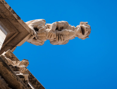 令人惊叹的滴水嘴在Llotja de la Seda(中世纪丝绸交易所)，一个晚期的瓦伦西亚哥特式民