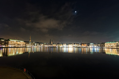 Binnenalster晚上