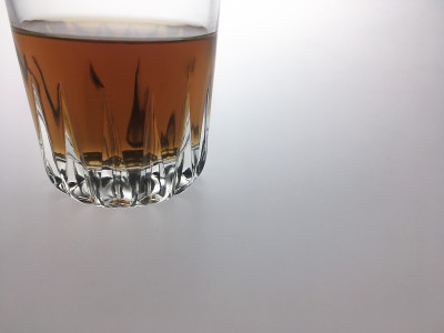 白色酒杯