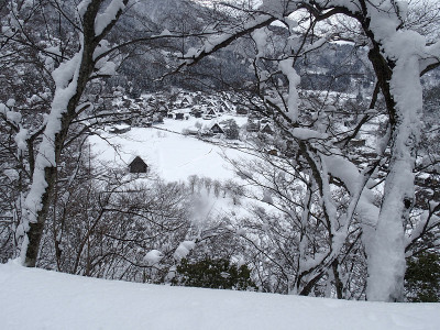 白川村——日本岐阜的一个被雪覆盖的木屋村，联合国教科文组织的国家遗产村