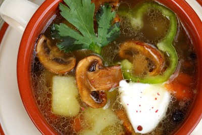 蘑菇汤，来自野外蘑菇