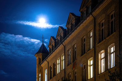 剑桥夜景，位于英格兰东部剑河畔的一座城市，著名的剑桥大学就在这里