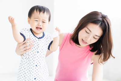 亚洲母亲和婴儿，麻烦