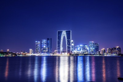 中国苏州现代城市建筑夜景