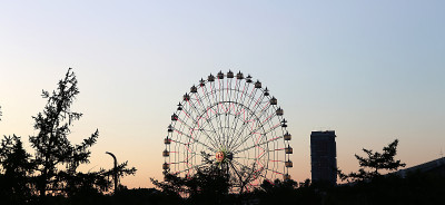 摩天轮(夜景)。莫斯科,俄罗斯