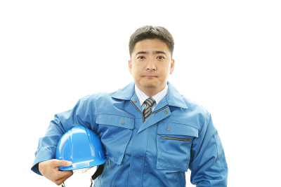 一个戴安全帽的工人的肖像