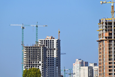 起重机及高层建筑工地