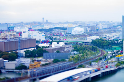东京品川湾区附近的城市景观倾斜